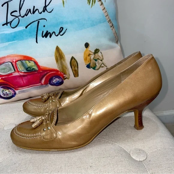 Stuart Weitzman moccasin pump Gold leather Heels Size 8W Women'S - Picture 2 of 10
